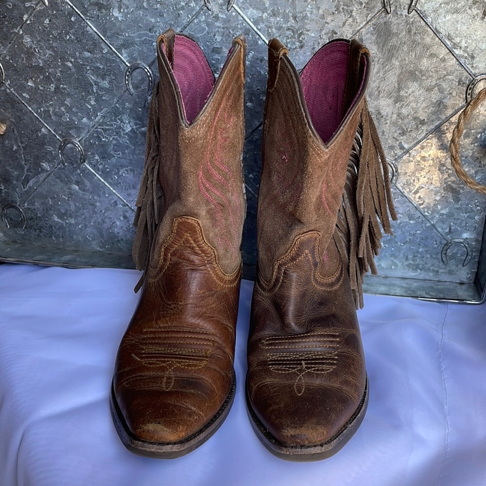 Girls size 2.5 Ariat fringe boots